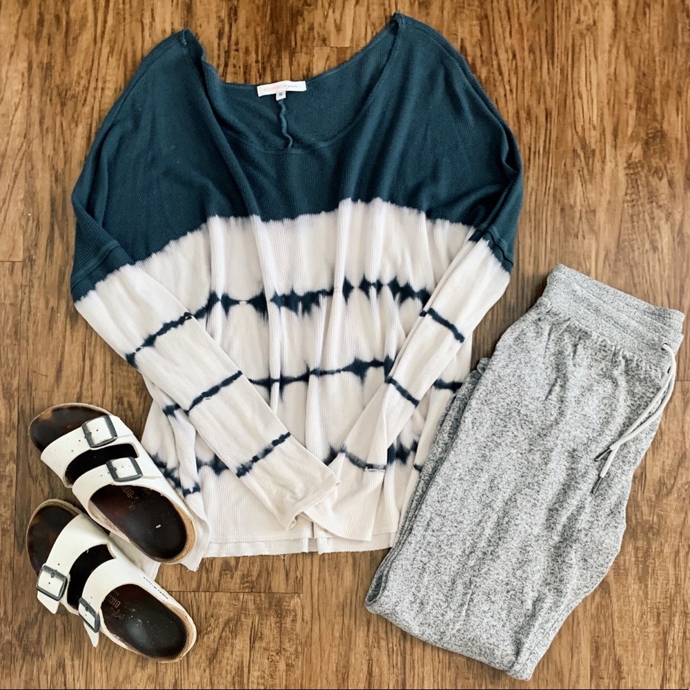 Elizabeth Ryan navy tie-dye print top